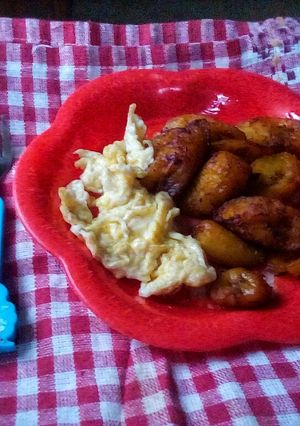 A picture of Scrambled eggs and fried plantain.