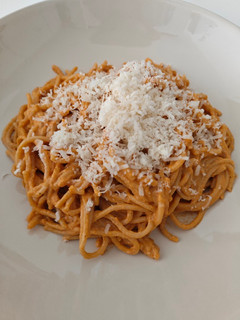 Una foto de Spaghetti alla burrata e pomodorini