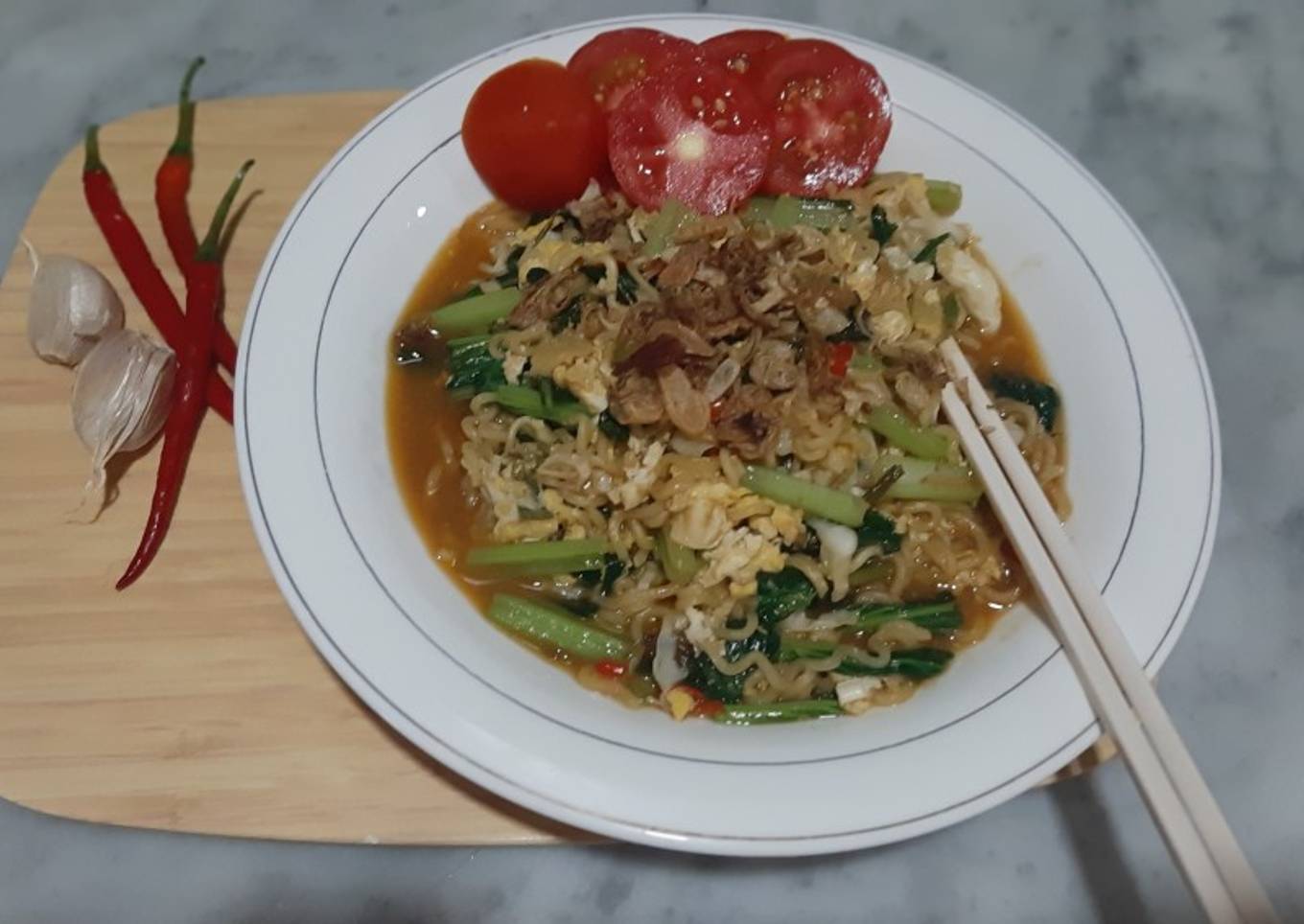 Mie nyemek indomie pedas yummy