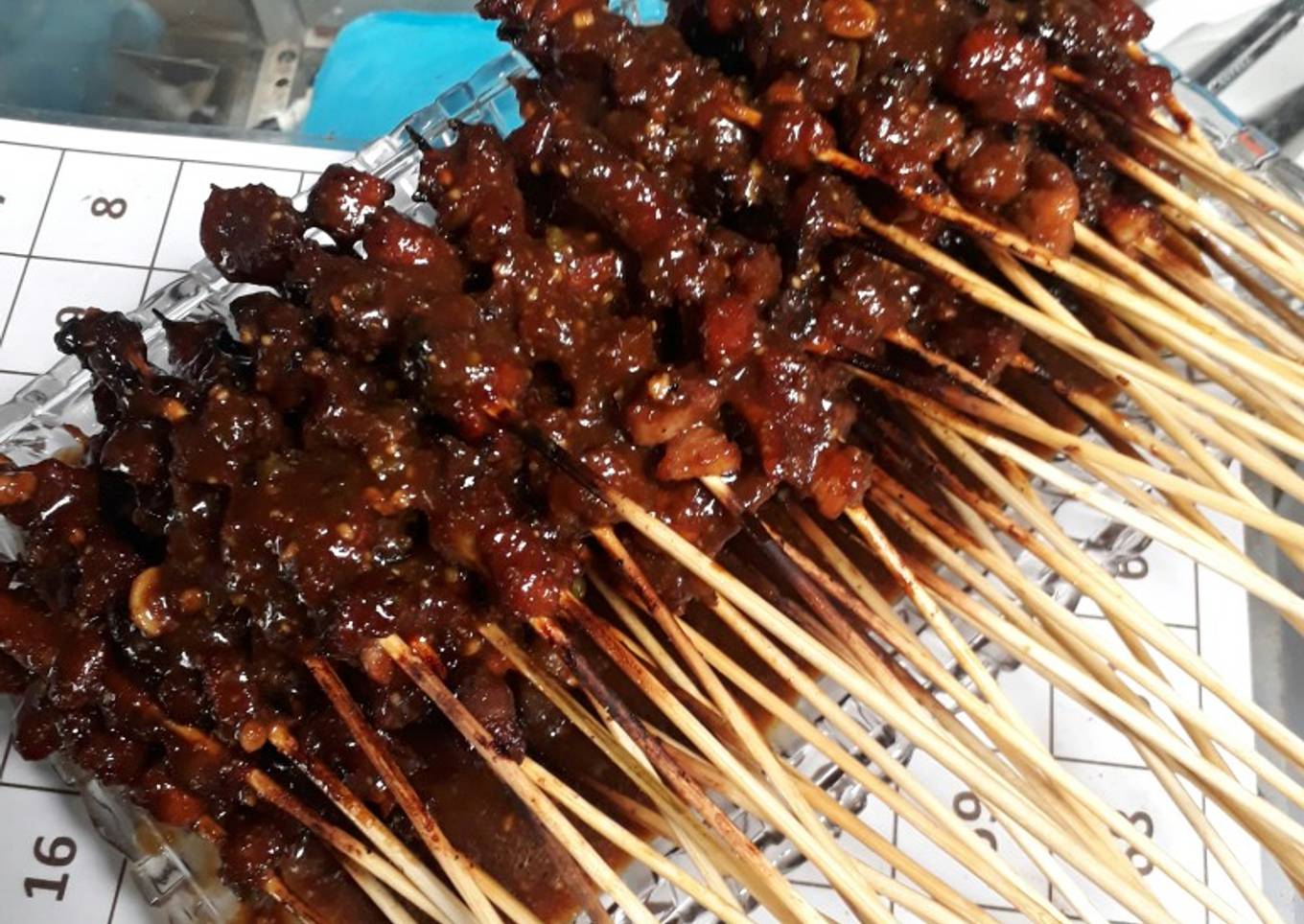 Sate ayam dan kulit