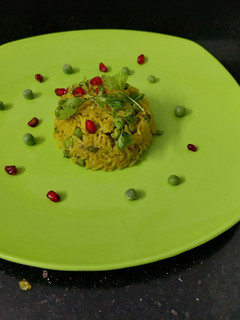 मटार भात (matar bhat recipe in marathi) रेसिपी चे मुख्य फोटो