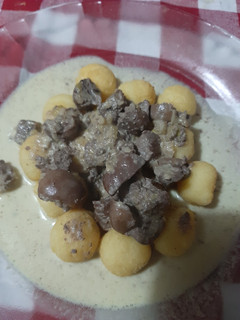 Una foto de Riñón con salsa de verdeo
