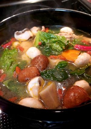 Hình của món Lẩu Gà Ớt Hiểm.