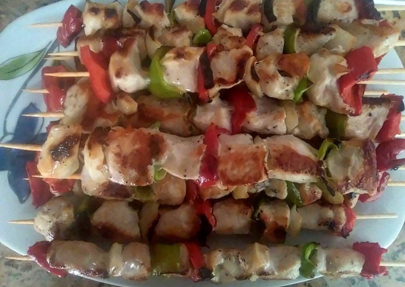 Brochetas de pollo y pimientos