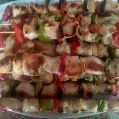รูปของ Brochetas de pollo y pimientos