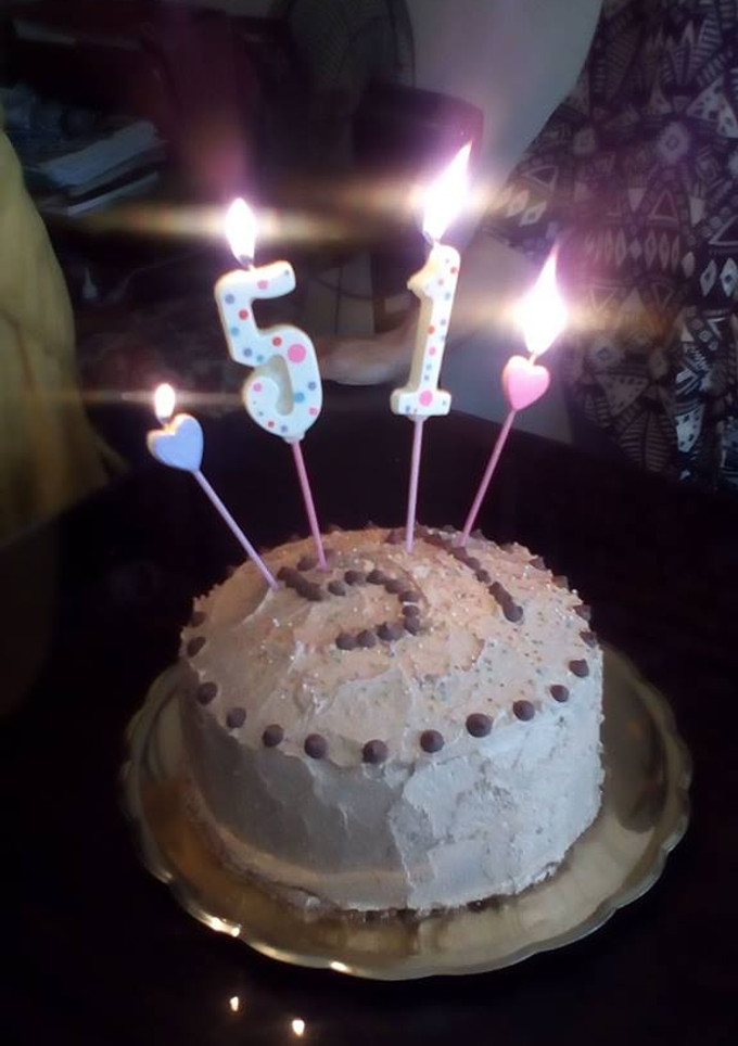Una foto de Torta marmoleada con cubierta de café