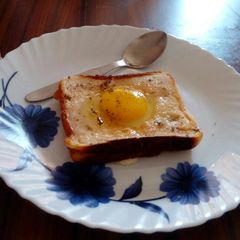 A picture of Bread Toast with egg.