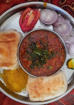 मिसल पाव रेसिपी (Misal pav Recipe in hindi) रेसिपी मुख्य फोटो
