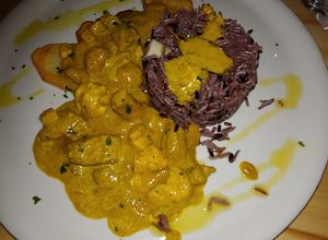 Foto principal de Pollo Gram Masala con Arroz negro Basmati y panadera