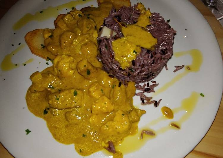 Pollo Gram Masala con Arroz negro Basmati y panadera