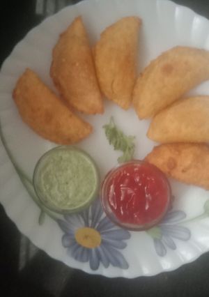 A picture of Cauliflower karanji(Gujiya).