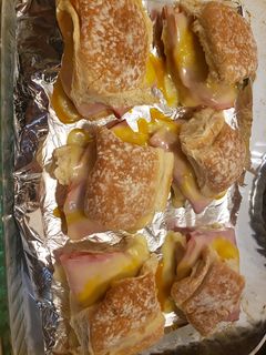 A picture of Oven baked ham & cheese sliders.