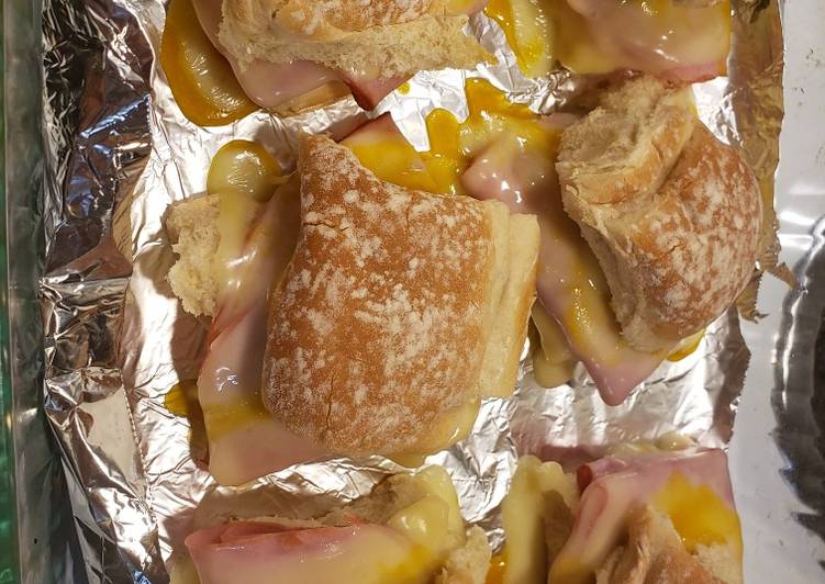 Oven baked ham & cheese sliders