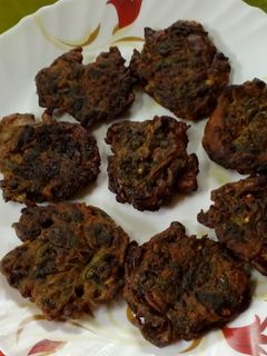 উচ্ছে পাতার বড়া (ucche patar bora recipe in Bengali) রেসিপির প্রধান ছবি