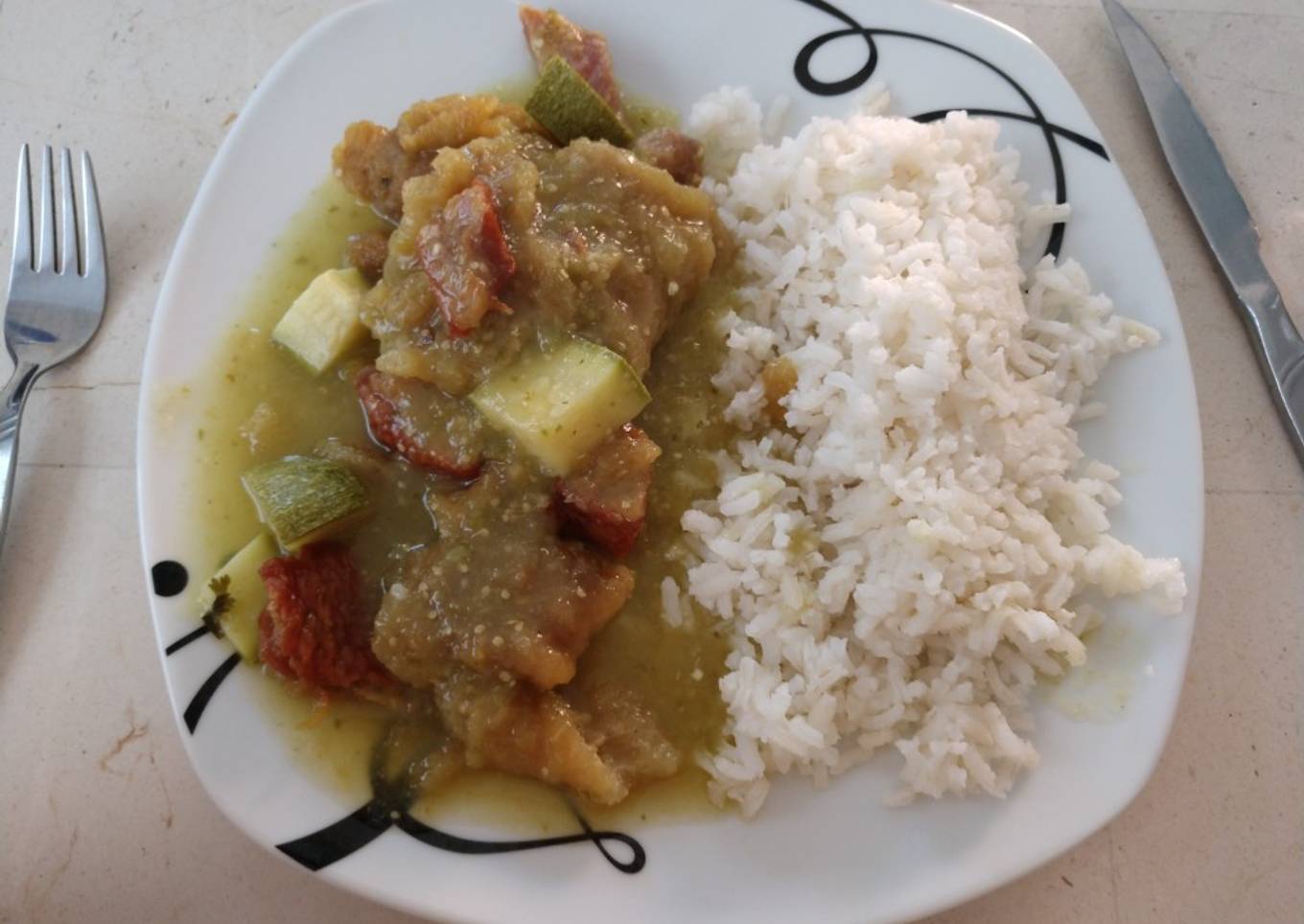 Chicharrón en salsa verde con calabazas