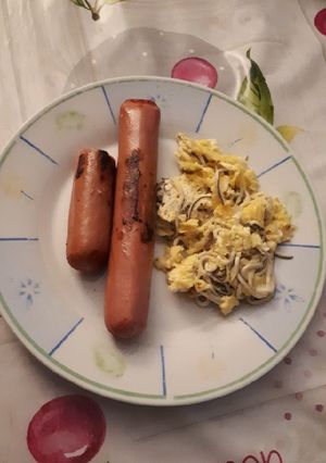 Foto principal de Revuelto de gulas con delicias de fiambre