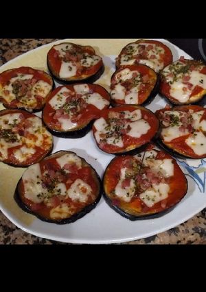 Una foto de Mini pizzas prosciutto con base de berenjenas