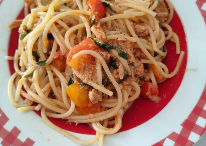Spaghetti con il tonno e i pomodorini 😋