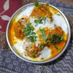 A picture of Dahi vada.