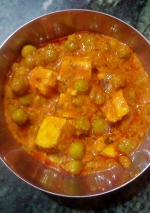A picture of Matar paneer.