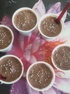 मिनी कप चॉकलेट आइसक्रीम (Mini cup chocolate ice-cream recipe in Hindi) रेसिपी मुख्य फोटो