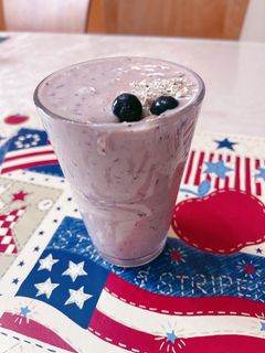 Φωτογραφία της συνταγής Smoothie μύρτιλλα-μπανάνα και φυστικοβούτυρο