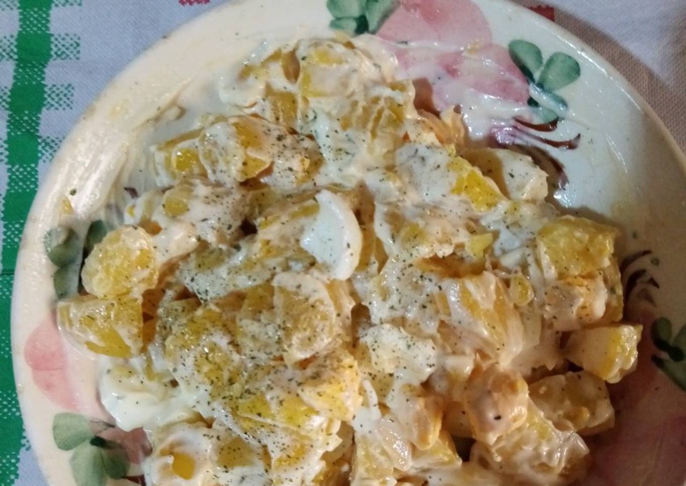 Ensaladilla de patata, huevo y mahonesa