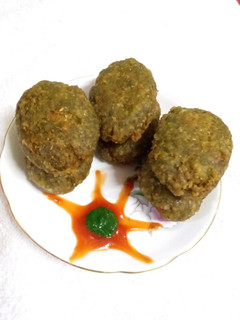 पालक पोहा कटलेट (Palak poha cutlet recipe in hindi) रेसिपी मुख्य फोटो