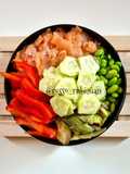 Poke Bowl con ritagli di salmone selvatico