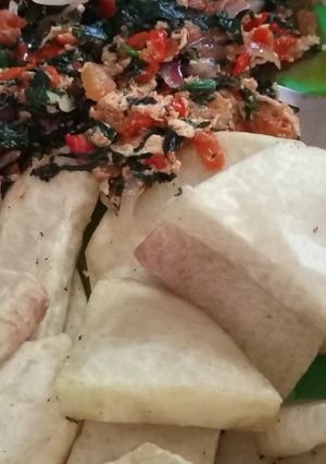 A picture of Fried yam and vegetable sauce.