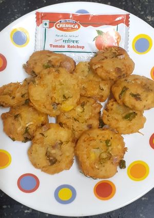 A picture of Corn, cheese & vegetable fritters.