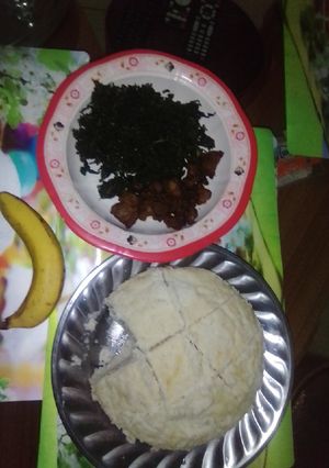 A picture of Ugali sukuma and meat.