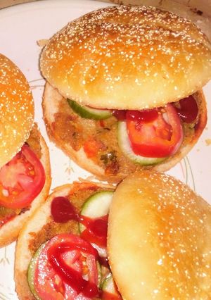 A picture of Bun kabab.