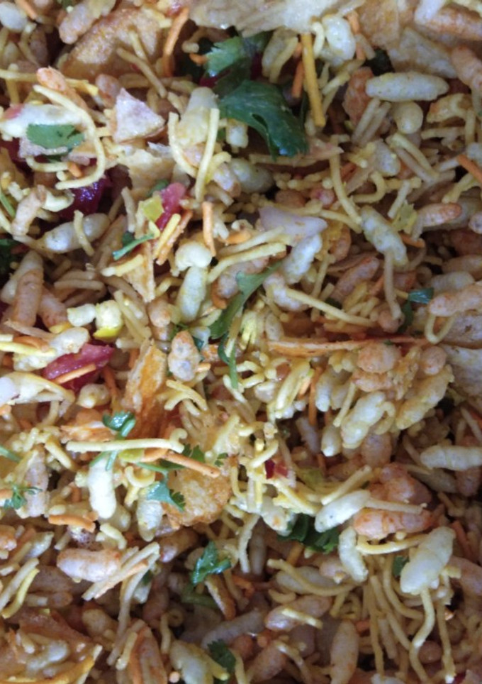 ચટપટી ભેળ (Chatpati Bhel Recipe In Gujarati) રેસીપી મુખ્ય ફોટો