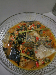 Foto resep Ikan salmon kemangi bumbu kuning pedas