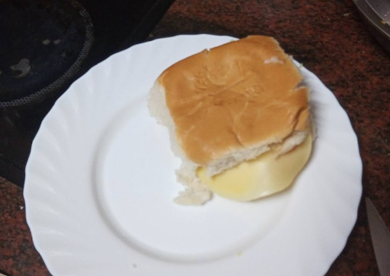 Hamburguesa de fiambre con lechuga, tomate, cebolla y queso
