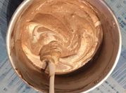 Una foto di gelato al latte condensato al cioccolato