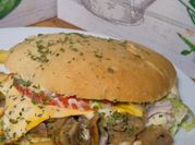 Une photo de poulet fermier