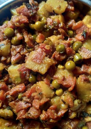 आलू गाजर की सब्जी(aloo gajar ki sabzi recipe in hindi) रेसिपी मुख्य फोटो