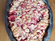 Una foto de postres con frutilla