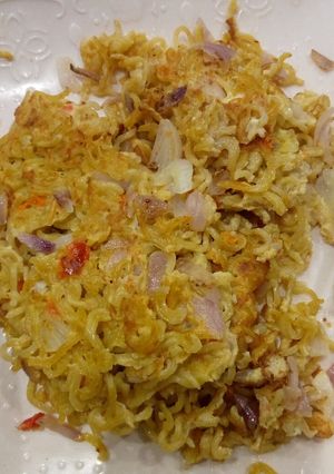A picture of Indomie and egg.