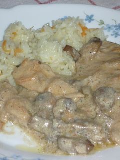Tejszínes, gombás csirkemell recept fotója