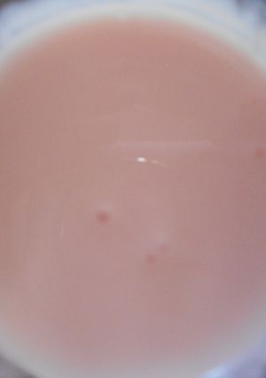 Una foto de Yogur no casero de frutilla