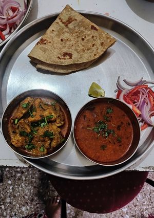 A picture of Sukha Chicken and chicken curry(tambda rassa, Maharashtra lunch).