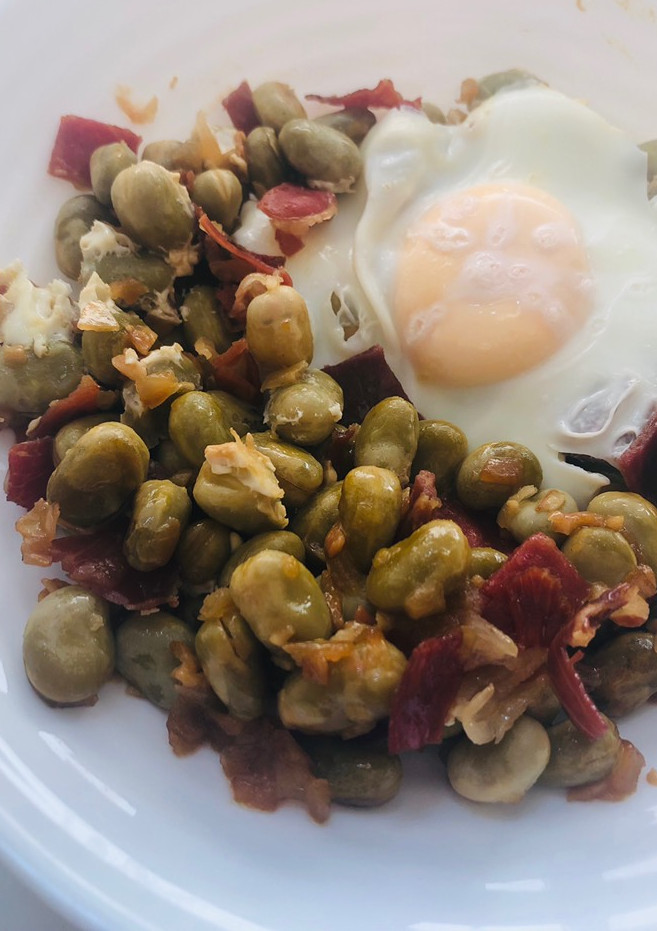 Una foto de Habas con jamón