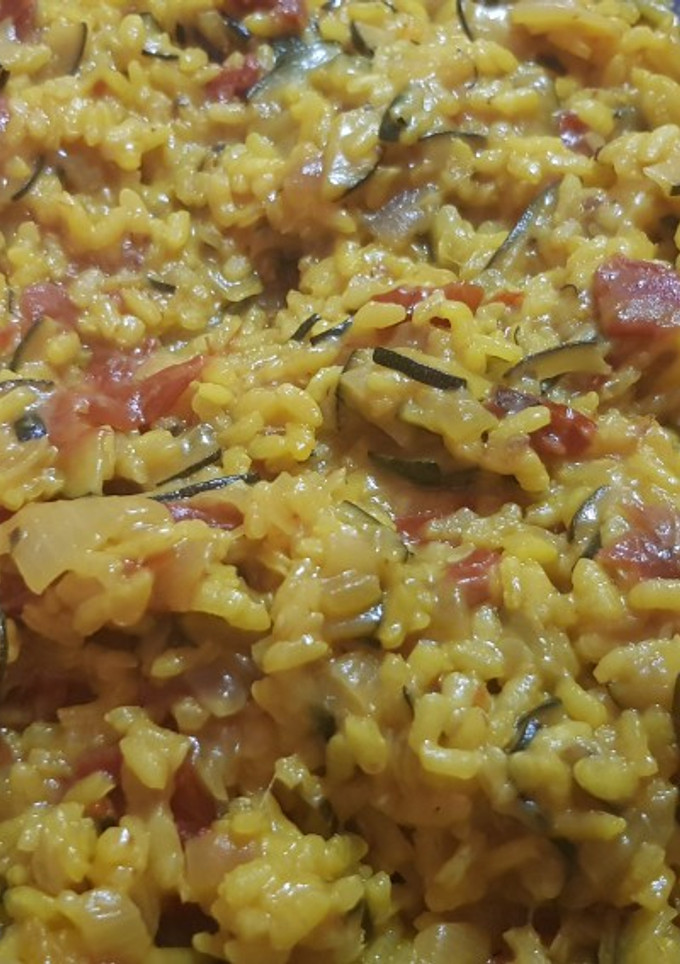 Una foto de Risotto con calabacín y tomates secos