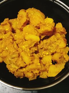 आलू बैंगन की सब्जी (Aloo baingan ki sabzi recipe in hindi) रेसिपी मुख्य फोटो