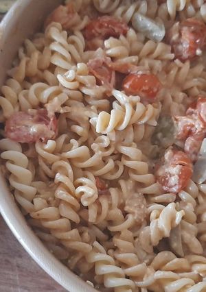 Una foto de Salsa de 3 quesos y tomate cherry asado