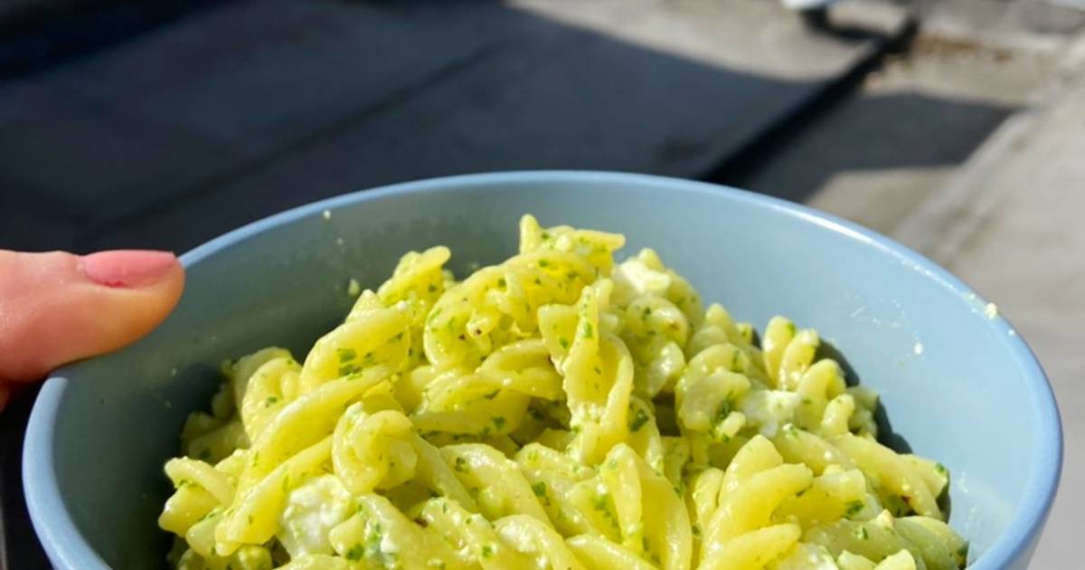 Nutty Wild garlic pesto and feta pasta 🍝 Recipe by Linda L. Cookpad