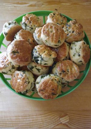 Medvehagymás pogácsa recept fotója